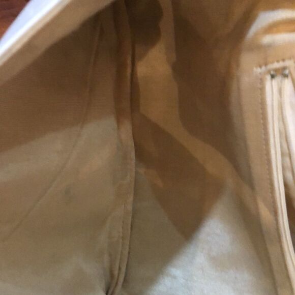 Vintage White and gold leather clutch purse with straps. - Picture 4 of 11